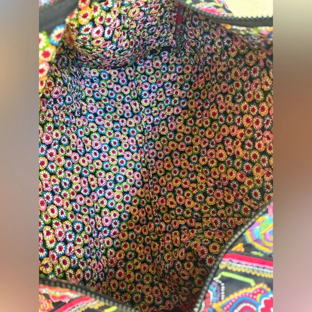 VERA BRADLEY Large Quilted Duffle Bag ‘Symphony In Hue’ Floral Paisley NWOT - Picture 7 of 8